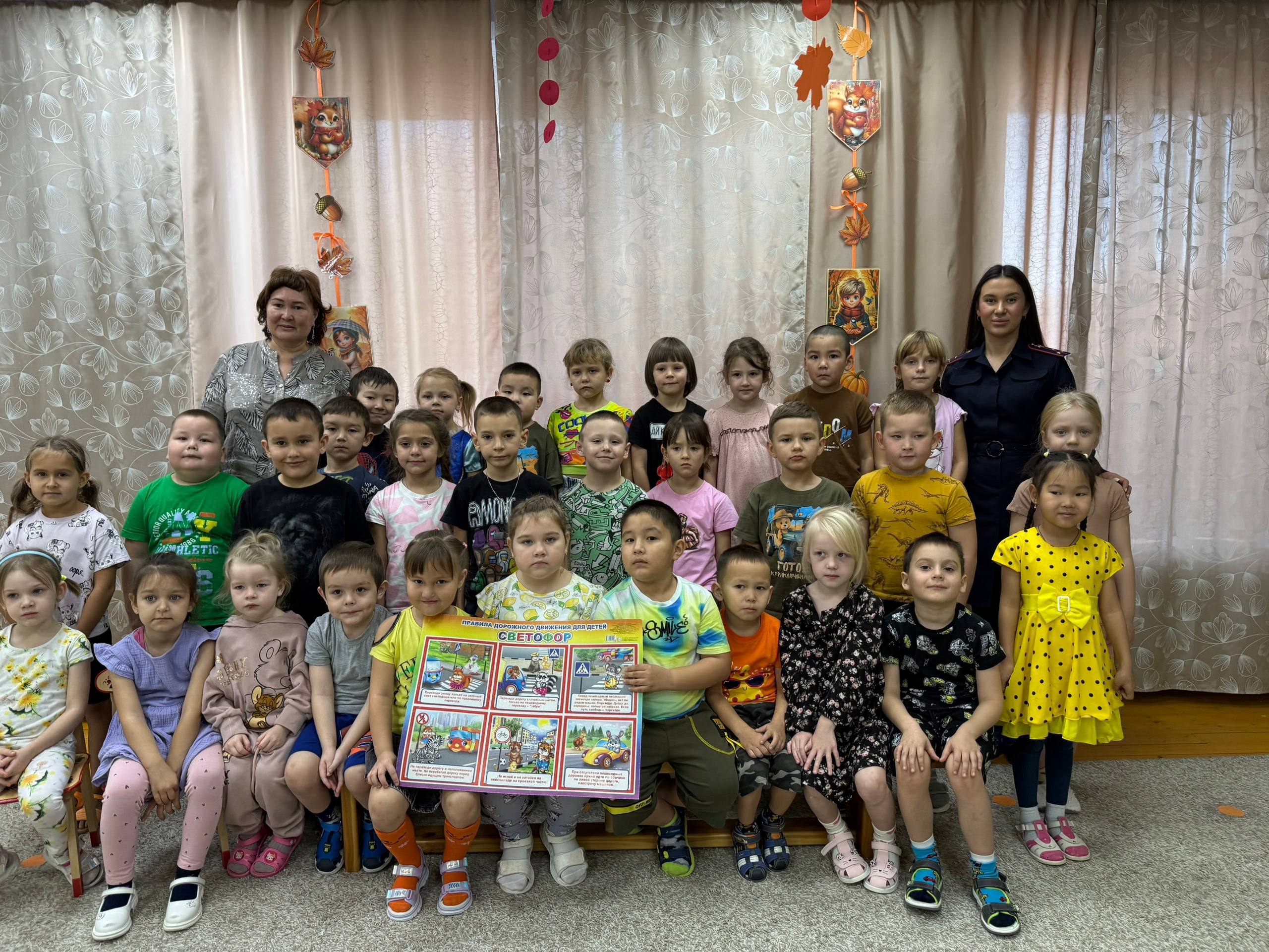 Объясняем ПДД: Сотрудник региональной Госавтоинспекции провела профилактическую встречу с воспитанниками городского сада № 15 «Василек»