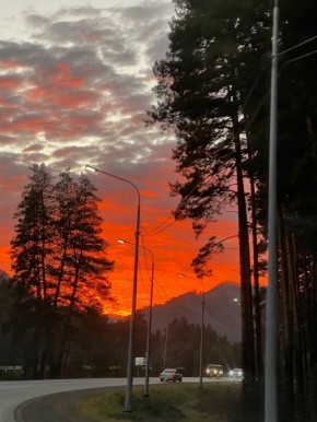 Закаты последние дни у нас на Алтае просто потрясающие! От подписчика