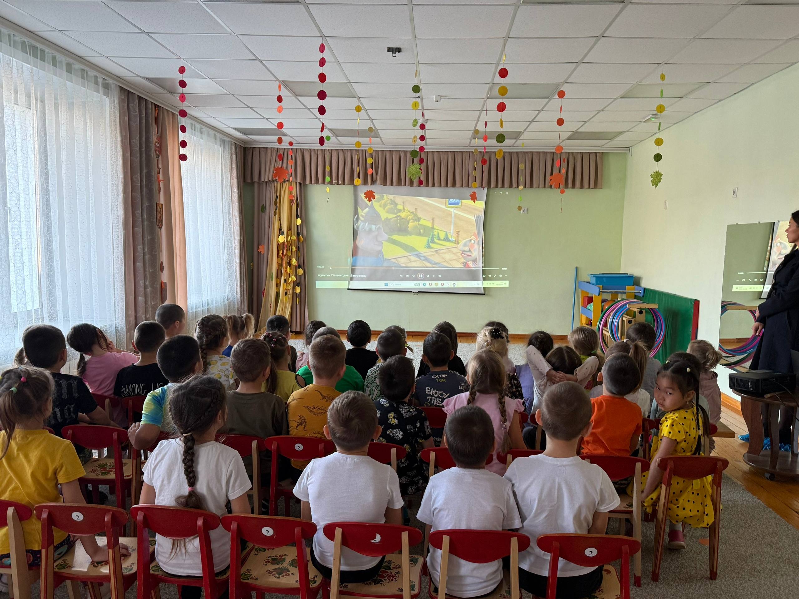 Объясняем ПДД: Сотрудник региональной Госавтоинспекции провела профилактическую встречу с воспитанниками городского сада № 15 «Василек» Объясняем ПДД: Сотрудник региональной Госавтоинспекции провела профилактическую встречу с воспитанниками городского сада № 15 «Василек»
