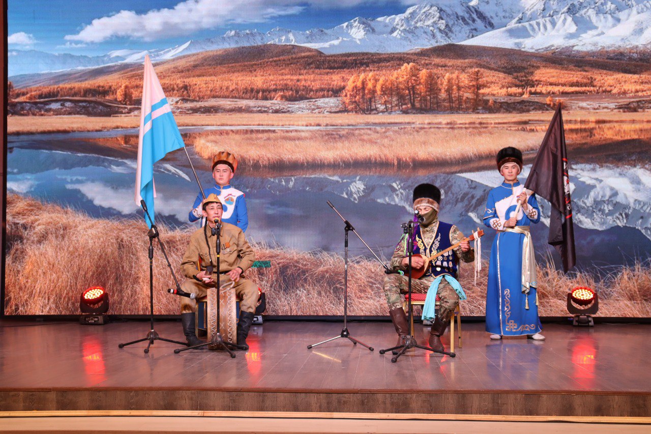 Грандиозный благотворительный концерт прошел в Кош-Агачском Доме культуры Грандиозный благотворительный концерт прошел в Кош-Агачском Доме культуры