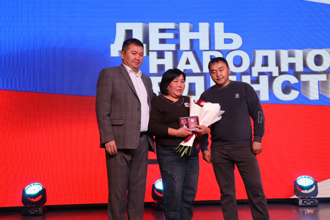 Грандиозный благотворительный концерт прошел в Кош-Агачском Доме культуры Грандиозный благотворительный концерт прошел в Кош-Агачском Доме культуры