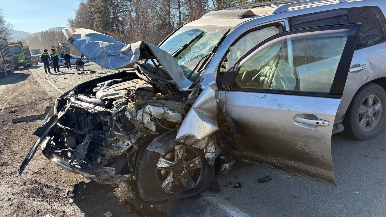 Вблизи с. Рыбалка Майминского района произошло столкновение двух автомобилей Вблизи с. Рыбалка Майминского района произошло столкновение двух автомобилей