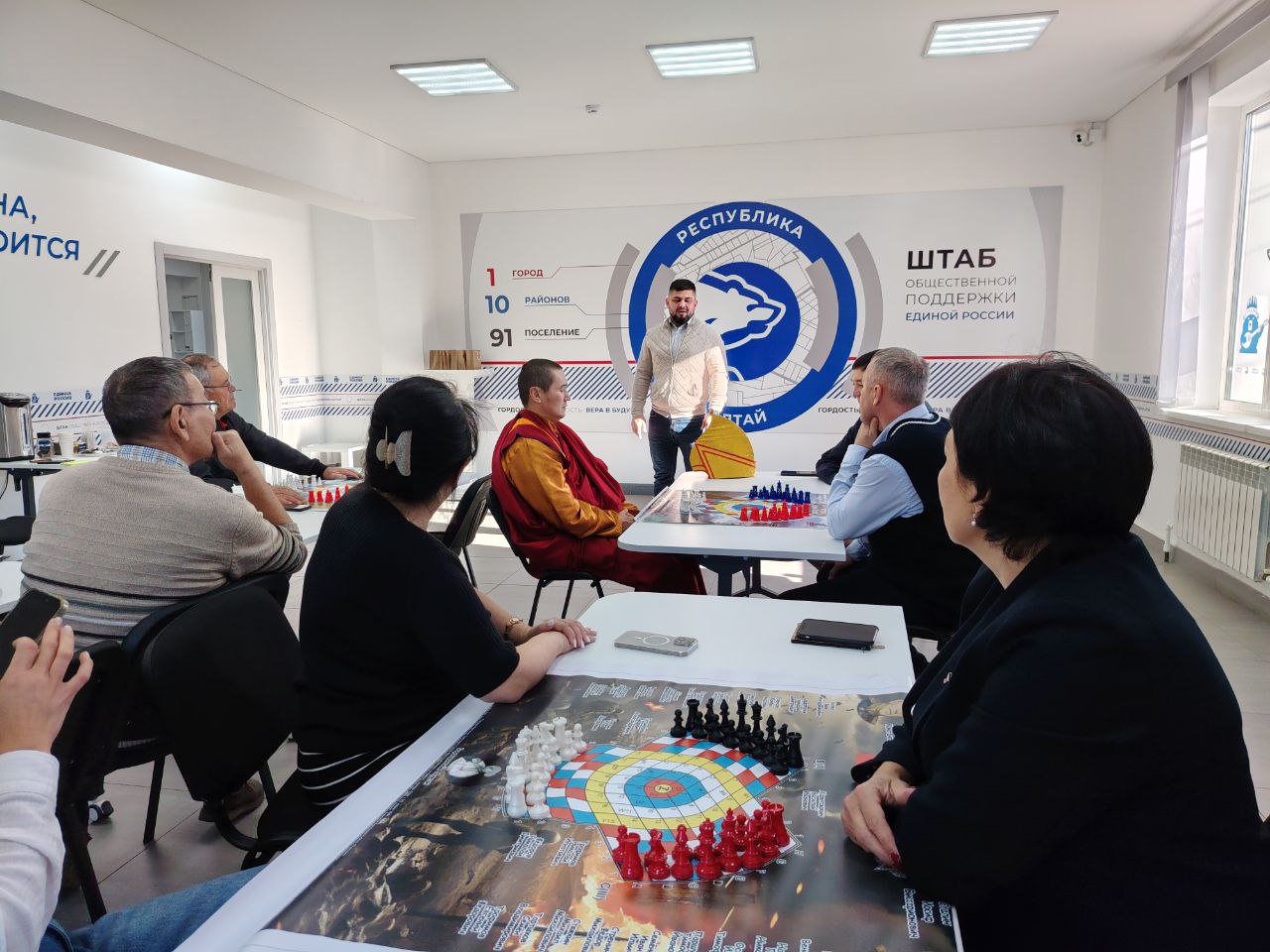 К Дню народного единства: в Республике Алтай «Единая Россия» провела "Шахматную партию единства"