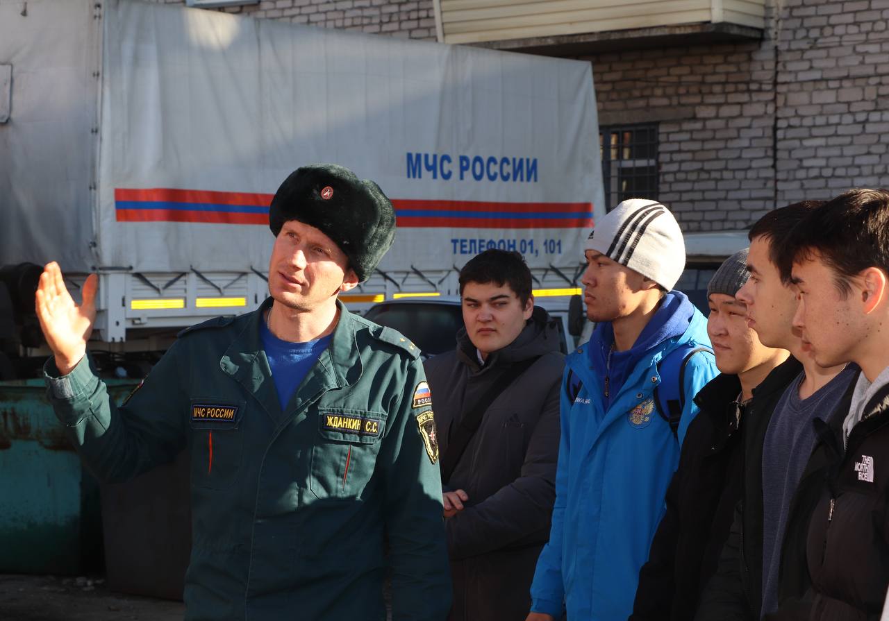 Студенты ДОСААФ посетили 1-ю пожарно-спасательную часть города Студенты ДОСААФ посетили 1-ю пожарно-спасательную часть города