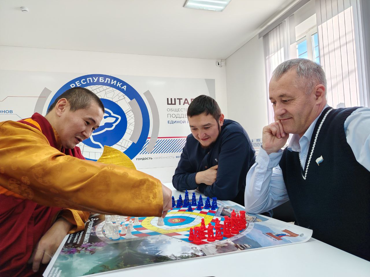 К Дню народного единства: в Республике Алтай «Единая Россия» провела "Шахматную партию единства" К Дню народного единства: в Республике Алтай «Единая Россия» провела "Шахматную партию единства"