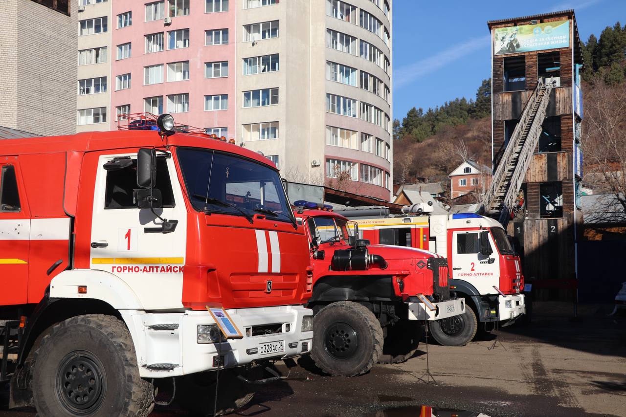 Студенты ДОСААФ посетили 1-ю пожарно-спасательную часть города Студенты ДОСААФ посетили 1-ю пожарно-спасательную часть города