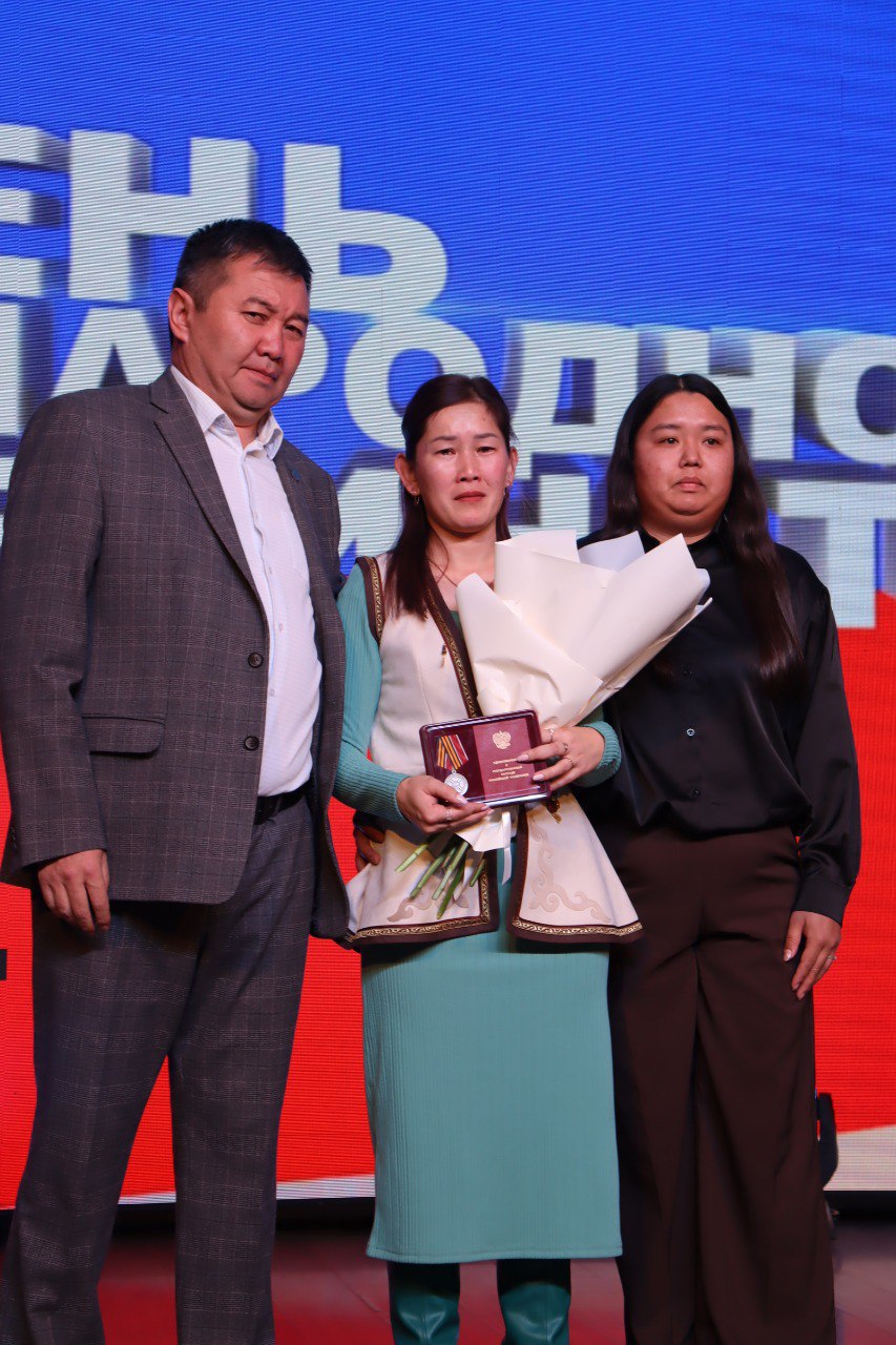 Грандиозный благотворительный концерт прошел в Кош-Агачском Доме культуры Грандиозный благотворительный концерт прошел в Кош-Агачском Доме культуры