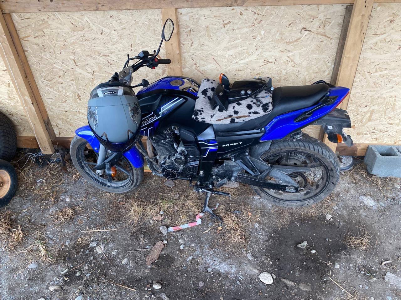 В Чемальском районе несовершеннолетний водитель пострадал после опрокидывания мотоцикла