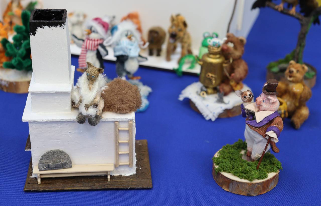 В Майме открылась выставка уникальных авторских игрушек В Майме открылась выставка уникальных авторских игрушек