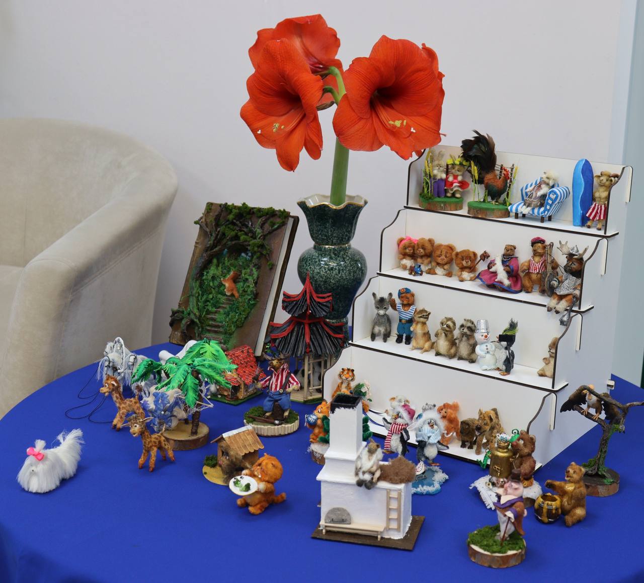 В Майме открылась выставка уникальных авторских игрушек В Майме открылась выставка уникальных авторских игрушек