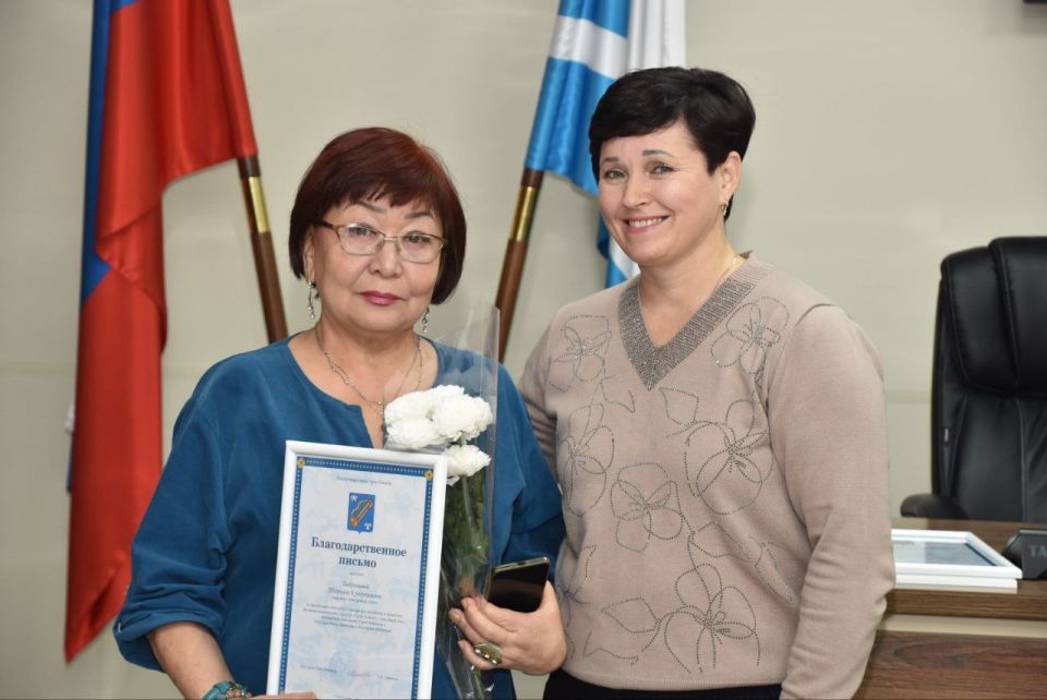 В День народного единства в мэрии состоялось награждение участников выставки национальных культур «Горно-Алтайск – наш общий дом!» В День народного единства в мэрии состоялось награждение участников выставки национальных культур «Горно-Алтайск – наш общий дом!»