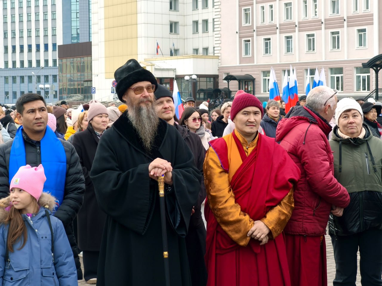 В ГорноАлтайске ярко и торжественно отметили День народного единства В ГорноАлтайске ярко и торжественно отметили День народного единства