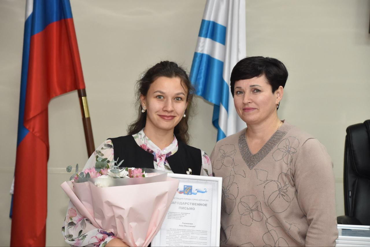 В День народного единства в мэрии состоялось награждение участников выставки национальных культур «Горно-Алтайск – наш общий дом!» В День народного единства в мэрии состоялось награждение участников выставки национальных культур «Горно-Алтайск – наш общий дом!»