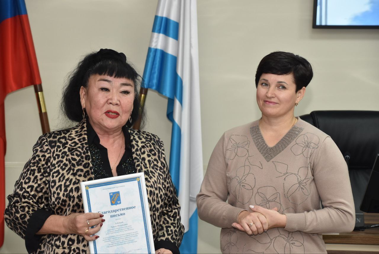 В День народного единства в мэрии состоялось награждение участников выставки национальных культур «Горно-Алтайск – наш общий дом!» В День народного единства в мэрии состоялось награждение участников выставки национальных культур «Горно-Алтайск – наш общий дом!»