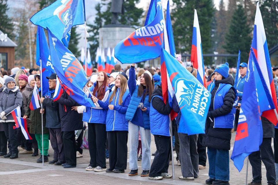 Александр Прокопьев: Сегодня на центральной площади Горно-Алтайска состоялся традиционный митинг-концерт в честь Дня народного единства Александр Прокопьев: Сегодня на центральной площади Горно-Алтайска состоялся традиционный митинг-концерт в честь Дня народного единства