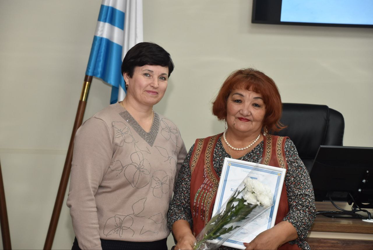 В День народного единства в мэрии состоялось награждение участников выставки национальных культур «Горно-Алтайск – наш общий дом!» В День народного единства в мэрии состоялось награждение участников выставки национальных культур «Горно-Алтайск – наш общий дом!»