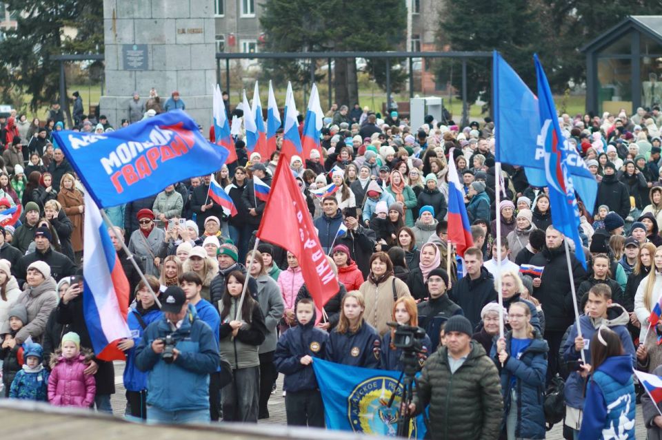 Андрей Турчак поздравил жителей республики с Днём народного единства Андрей Турчак поздравил жителей республики с Днём народного единства