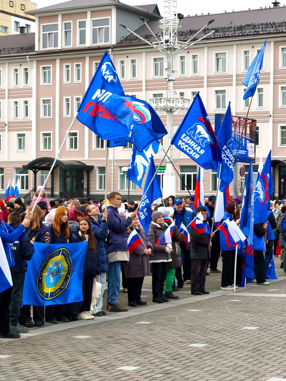 В ГорноАлтайске ярко и торжественно отметили День народного единства В ГорноАлтайске ярко и торжественно отметили День народного единства