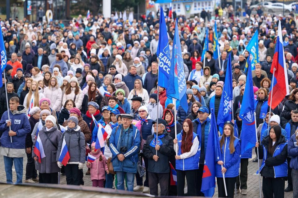 Александр Прокопьев: Сегодня на центральной площади Горно-Алтайска состоялся традиционный митинг-концерт в честь Дня народного единства Александр Прокопьев: Сегодня на центральной площади Горно-Алтайска состоялся традиционный митинг-концерт в честь Дня народного единства