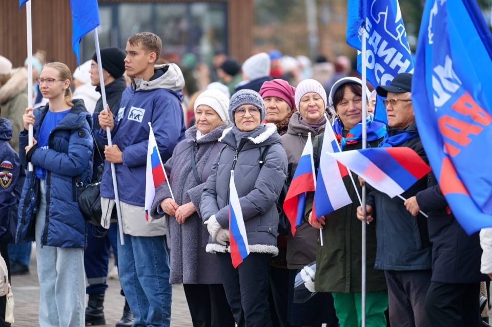 Александр Прокопьев: Сегодня на центральной площади Горно-Алтайска состоялся традиционный митинг-концерт в честь Дня народного единства Александр Прокопьев: Сегодня на центральной площади Горно-Алтайска состоялся традиционный митинг-концерт в честь Дня народного единства