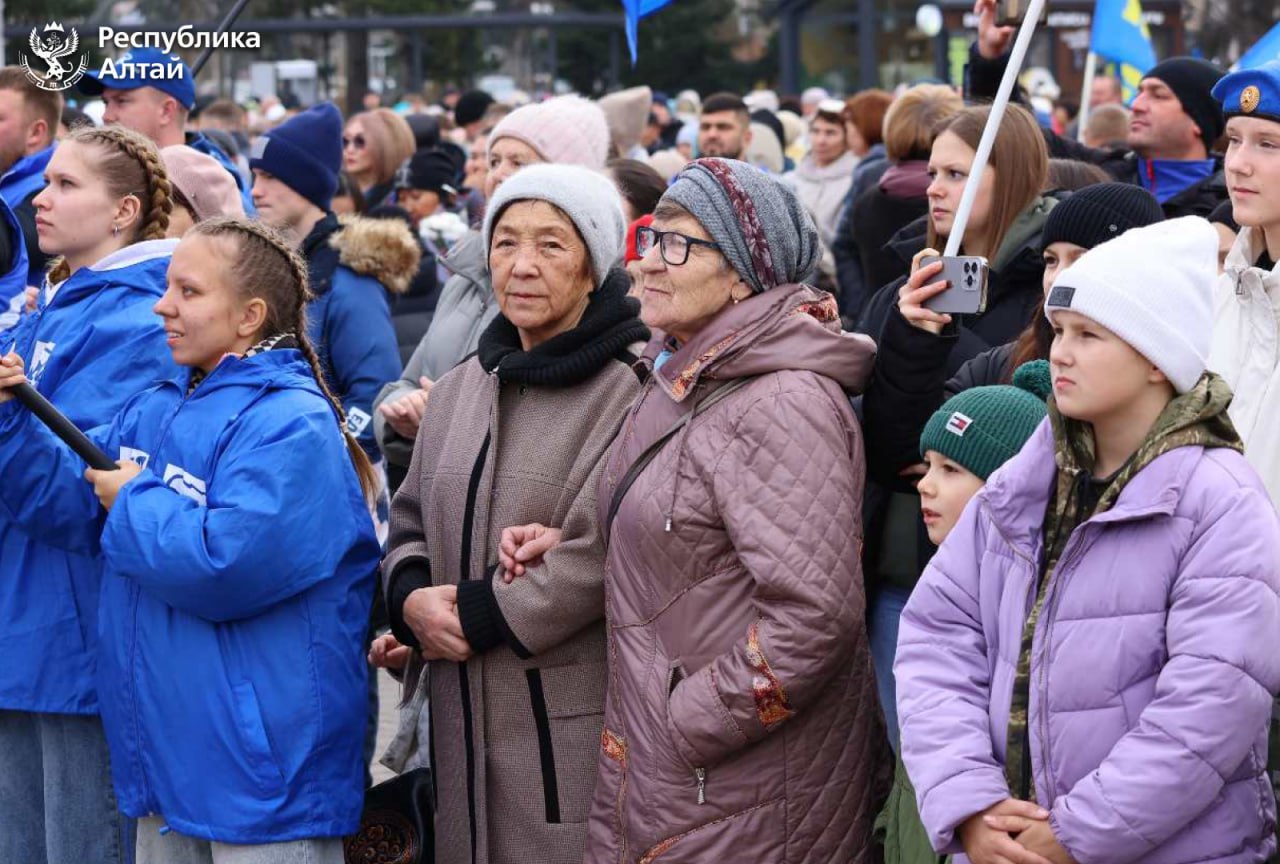 На центральной площади Горно-Алтайска состоялся традиционный митинг-концерт в честь Дня народного единства На центральной площади Горно-Алтайска состоялся традиционный митинг-концерт в честь Дня народного единства