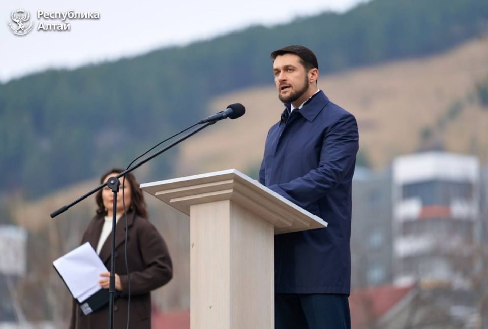 На центральной площади Горно-Алтайска состоялся традиционный митинг-концерт в честь Дня народного единства На центральной площади Горно-Алтайска состоялся традиционный митинг-концерт в честь Дня народного единства