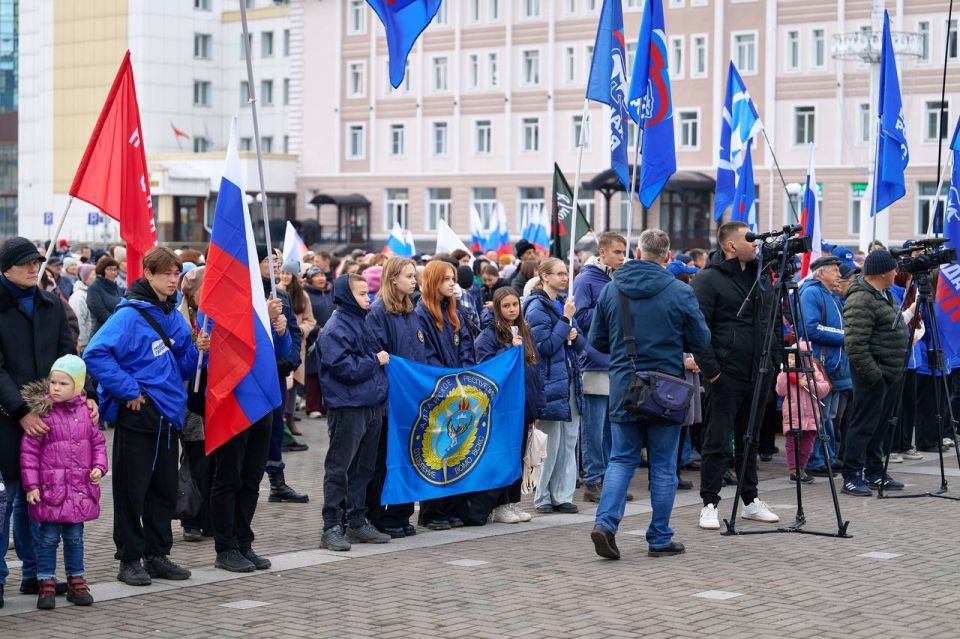 Александр Прокопьев: Сегодня на центральной площади Горно-Алтайска состоялся традиционный митинг-концерт в честь Дня народного единства Александр Прокопьев: Сегодня на центральной площади Горно-Алтайска состоялся традиционный митинг-концерт в честь Дня народного единства
