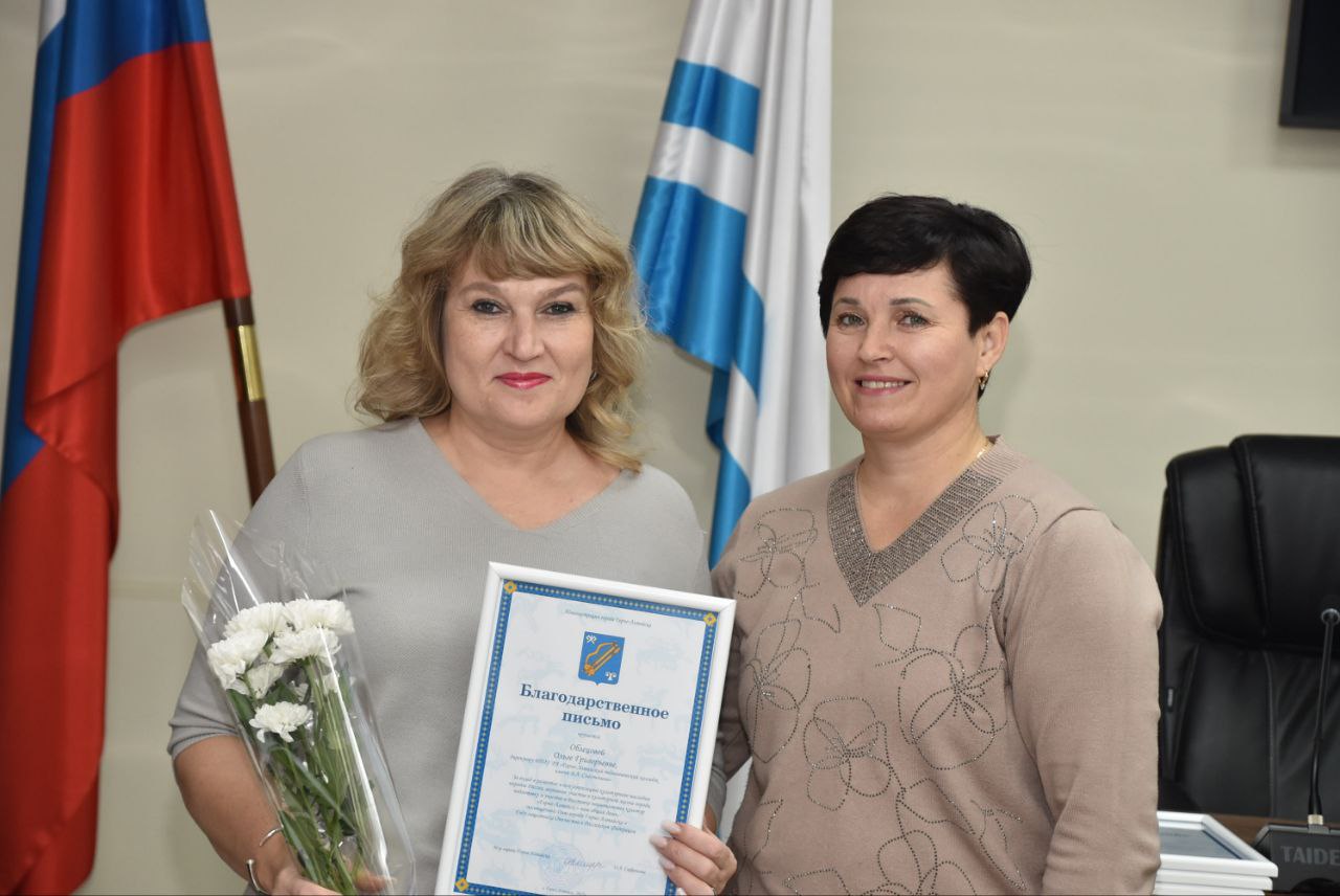 В День народного единства в мэрии состоялось награждение участников выставки национальных культур «Горно-Алтайск – наш общий дом!» В День народного единства в мэрии состоялось награждение участников выставки национальных культур «Горно-Алтайск – наш общий дом!»