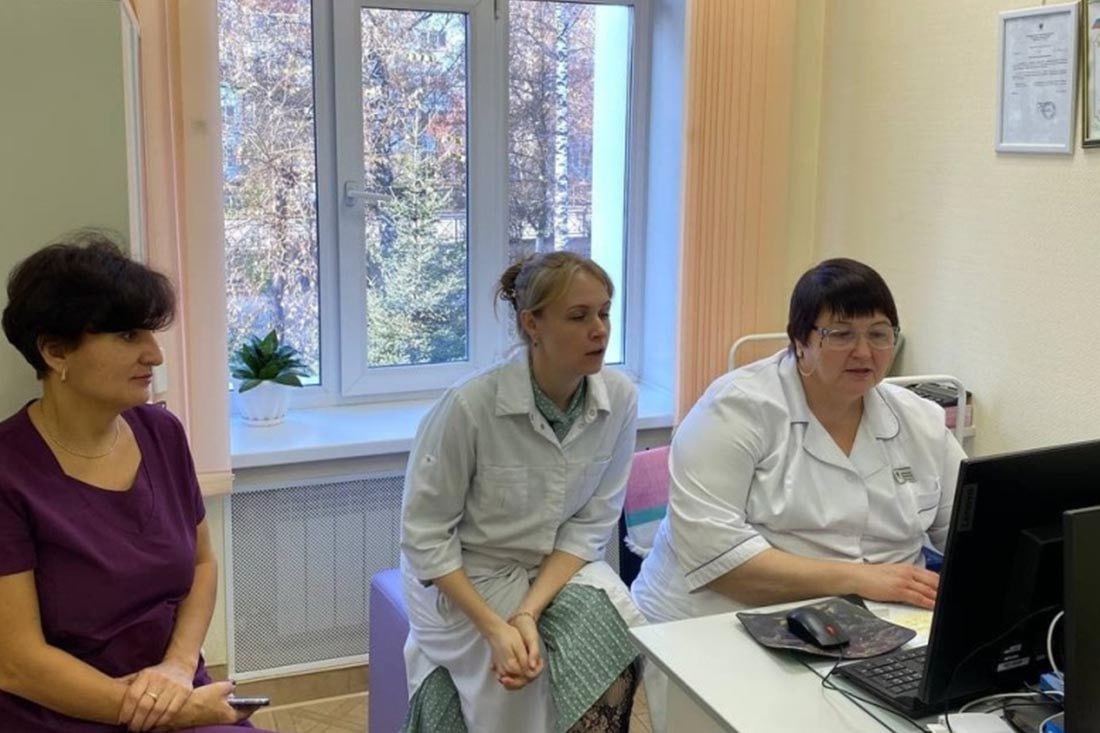 Специалисты детского подразделения Республиканской больницы впервые провели в формате телемедицинской консультации амбулаторный приём пациентов из Усть-Кана