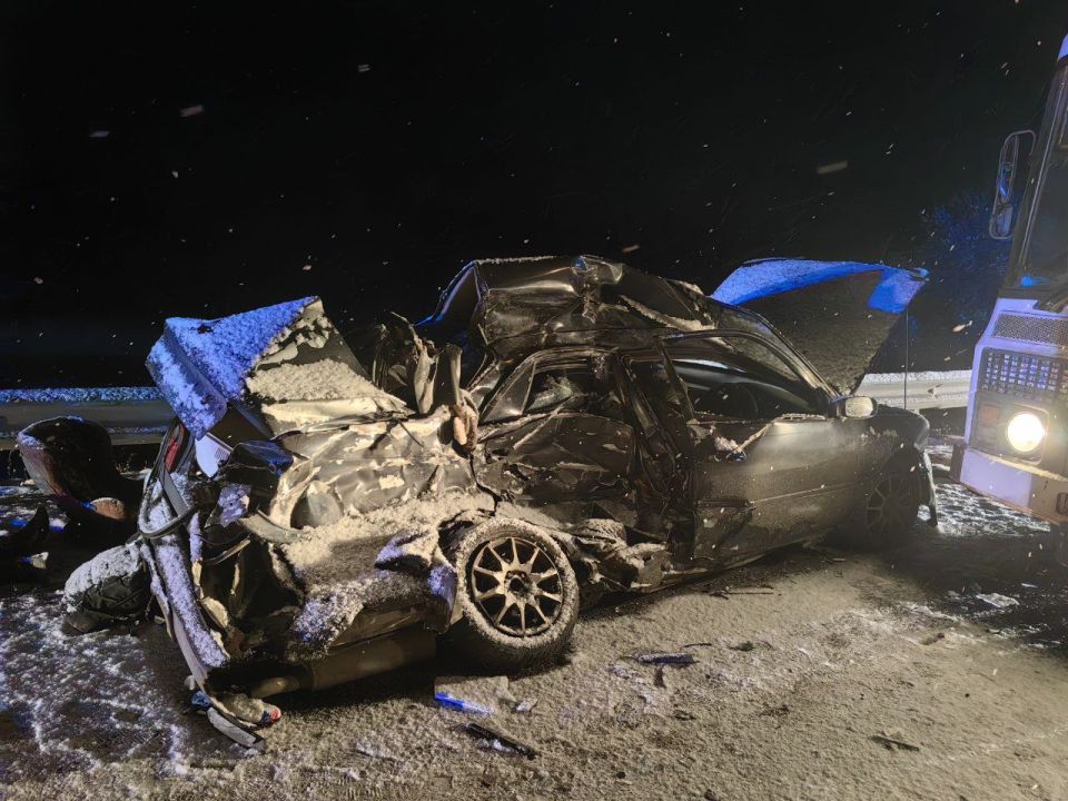 В Майминском районе в результате столкновения легкового автомобиля с автобусом погиб мужчина-пассажир