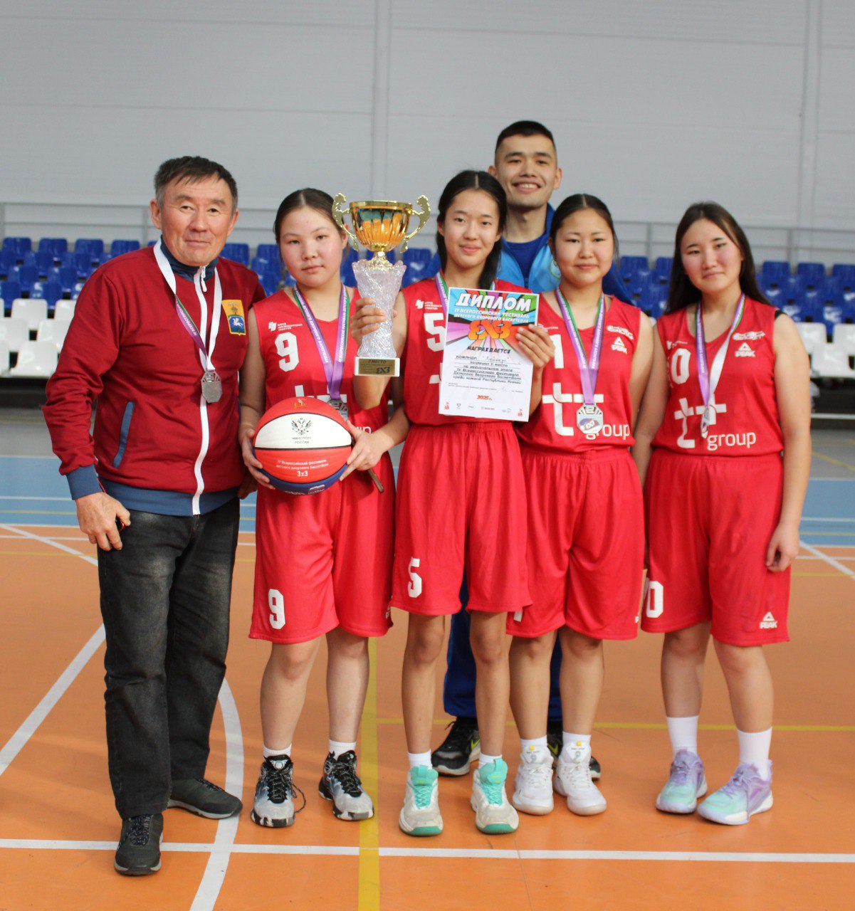 В Майме прошел региональный этап IV Всероссийского фестиваля детского дворового баскетбола 3Х3 D.V.O.R, посвященный Дню народного единства В Майме прошел региональный этап IV Всероссийского фестиваля детского дворового баскетбола 3Х3 D.V.O.R, посвященный Дню народного единства