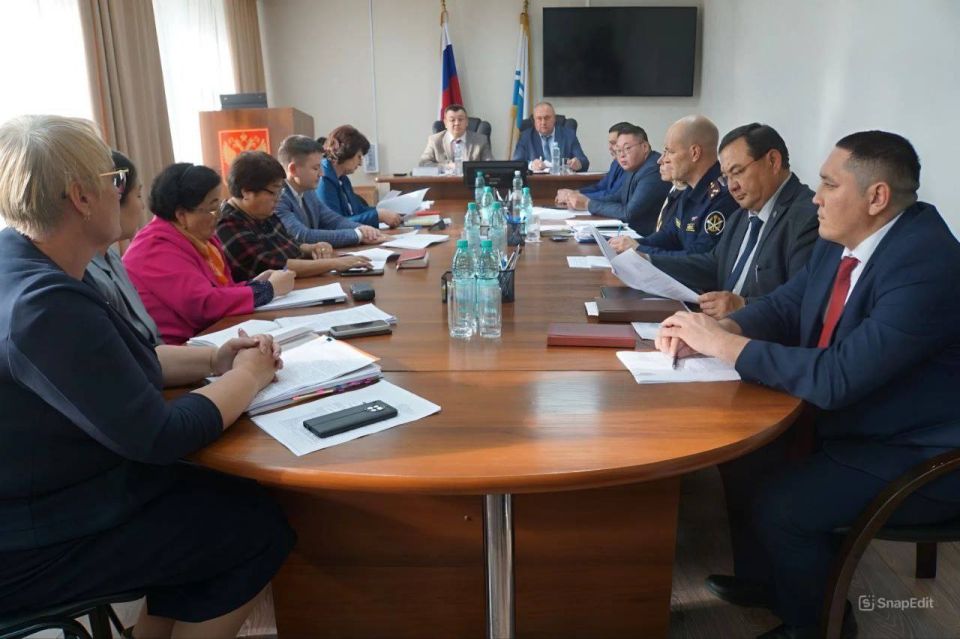 Прокуратурой Чойского района принято участие в заседании Комиссии по делам несовершеннолетних и защите их прав Прокуратурой Чойского района принято участие в заседании Комиссии по делам несовершеннолетних и защите их прав