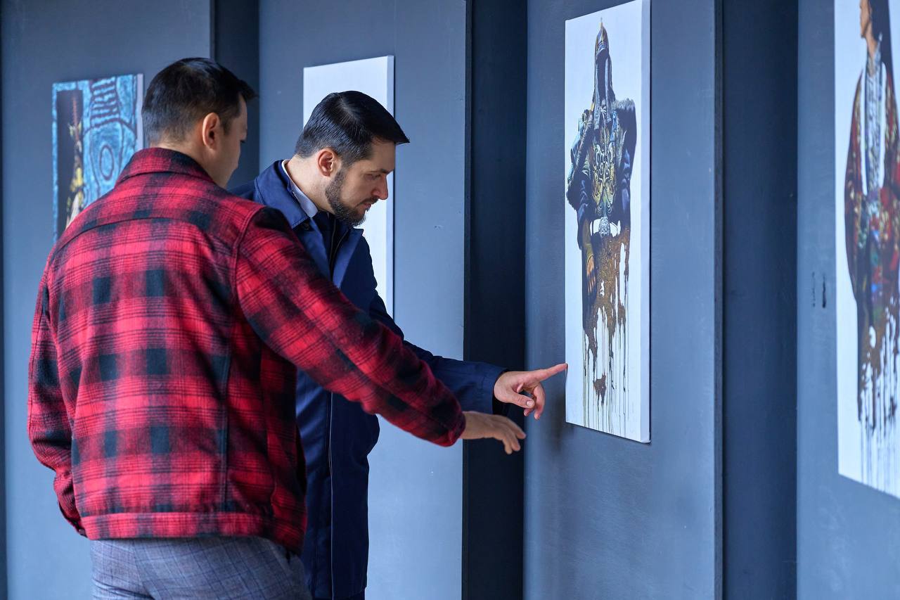 Александр Прокопьев: В культурном центре Республики Алтай галерее «Хан Алтай» встретился с нашим национальным художником Аржаном Ютеевым Александр Прокопьев: В культурном центре Республики Алтай галерее «Хан Алтай» встретился с нашим национальным художником Аржаном Ютеевым