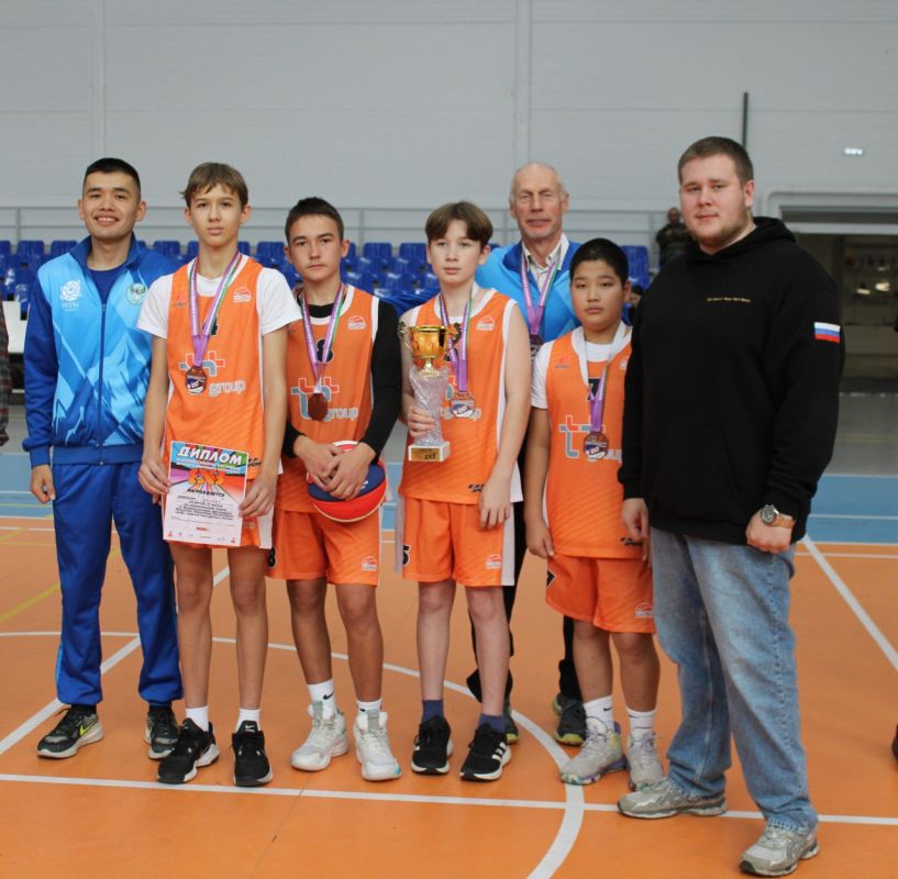 В Майме прошел региональный этап IV Всероссийского фестиваля детского дворового баскетбола 3Х3 D.V.O.R, посвященный Дню народного единства В Майме прошел региональный этап IV Всероссийского фестиваля детского дворового баскетбола 3Х3 D.V.O.R, посвященный Дню народного единства