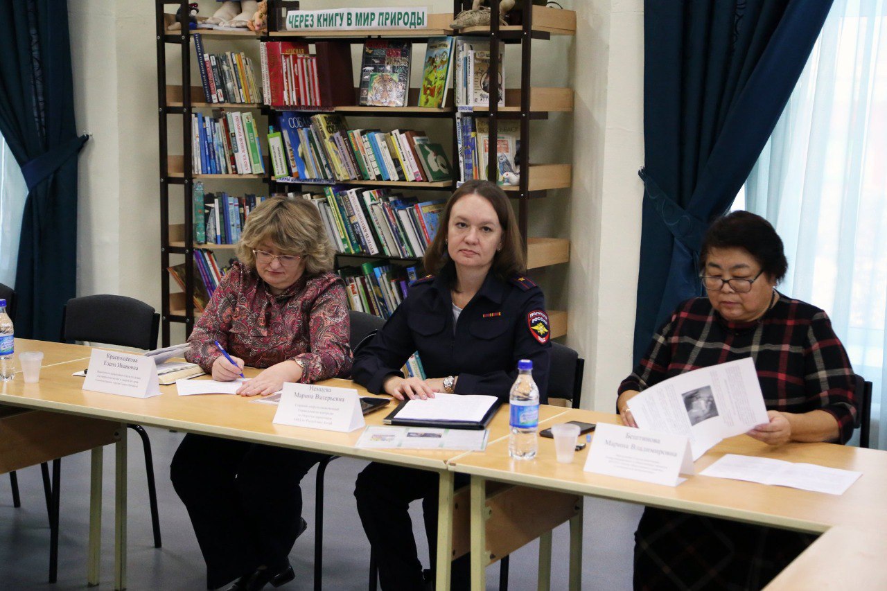 Сотрудники полиции приняли участие в круглом столе на тему: «Наркомания – общая беда!» Сотрудники полиции приняли участие в круглом столе на тему: «Наркомания – общая беда!»