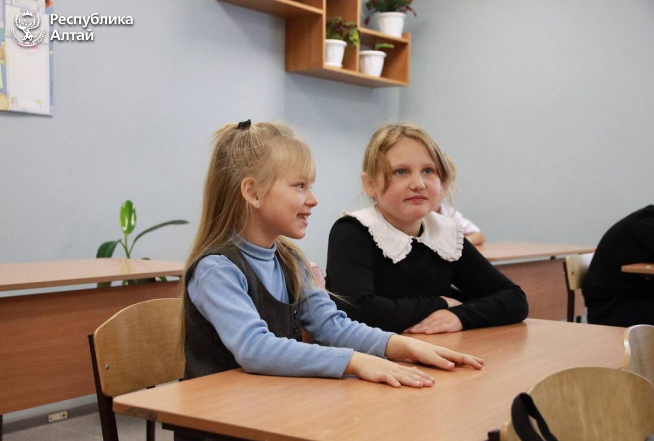Глава Республики Алтай Андрей Турчак в ходе рабочей поездки посетил Аюлинскую школу Глава Республики Алтай Андрей Турчак в ходе рабочей поездки посетил Аюлинскую школу