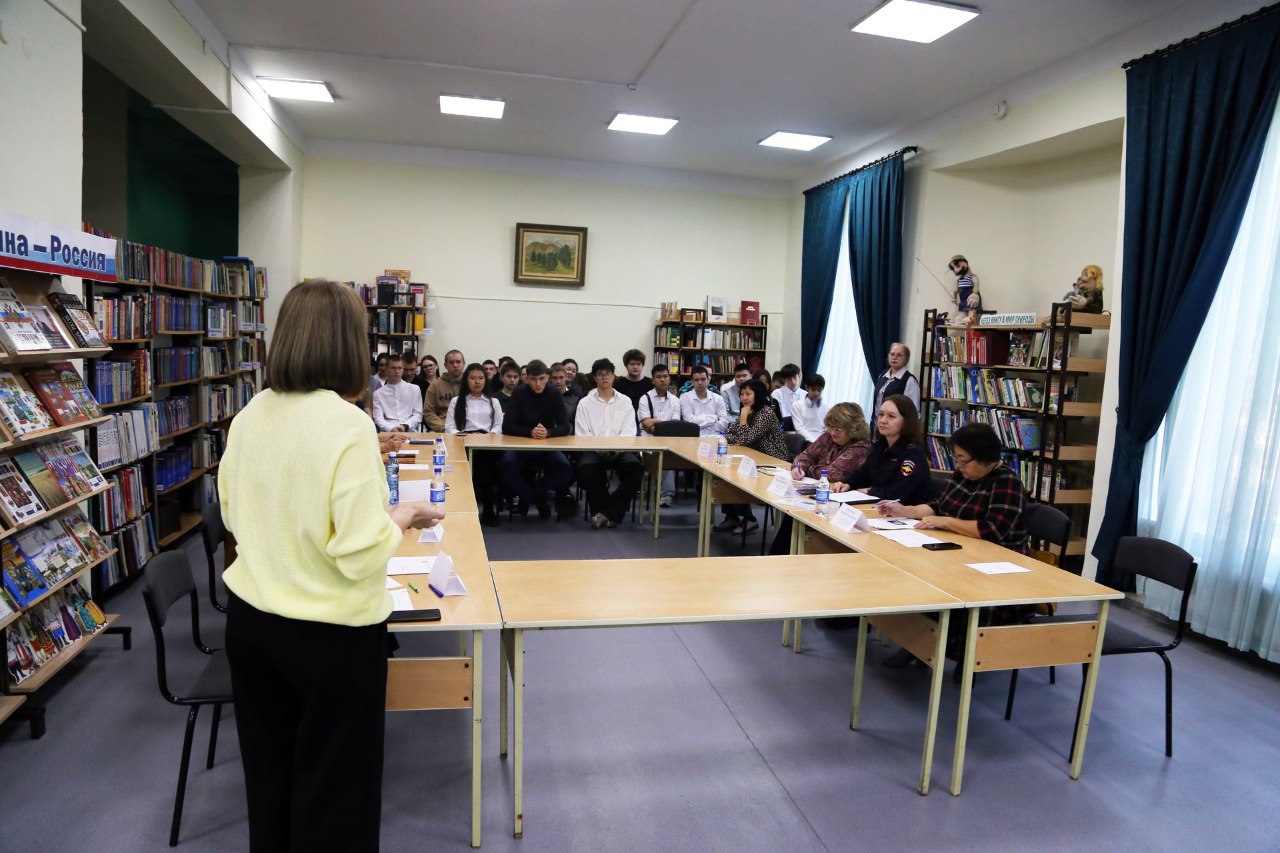 Сотрудники полиции приняли участие в круглом столе на тему: «Наркомания – общая беда!» Сотрудники полиции приняли участие в круглом столе на тему: «Наркомания – общая беда!»