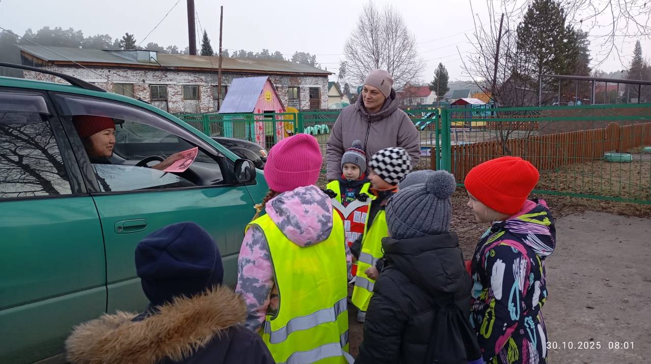 Юные инспекторы из Турочака напомнили водителям о безопасности детей Юные инспекторы из Турочака напомнили водителям о безопасности детей