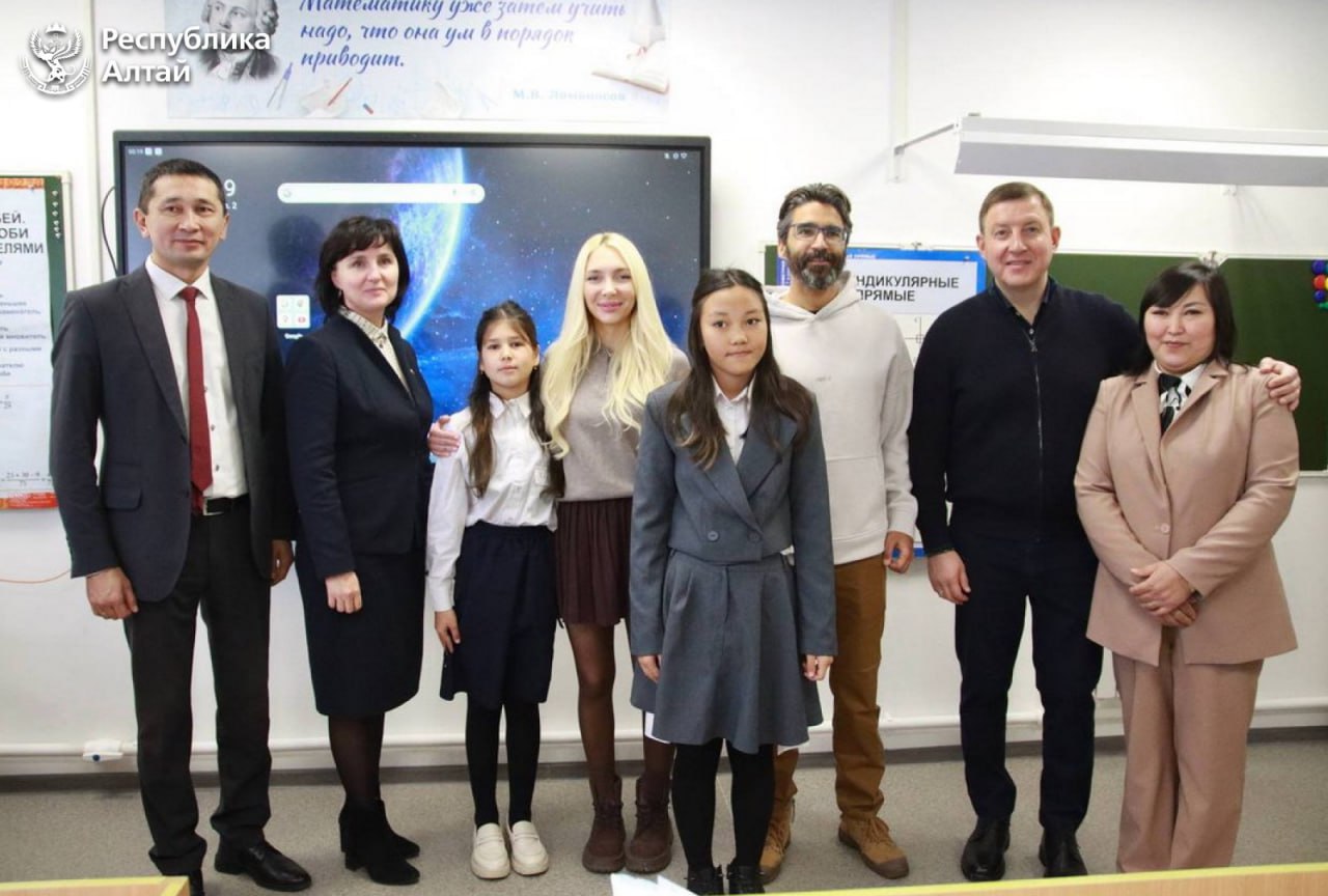 Глава Республики Алтай Андрей Турчак в ходе рабочей поездки посетил Аюлинскую школу Глава Республики Алтай Андрей Турчак в ходе рабочей поездки посетил Аюлинскую школу