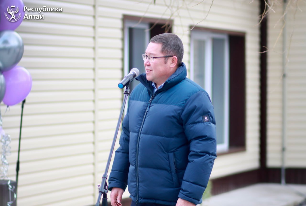 Глава Республики Алтай Андрей Турчак принял участие в открытии детского сада «Медвежонок» в Чемале Глава Республики Алтай Андрей Турчак принял участие в открытии детского сада «Медвежонок» в Чемале