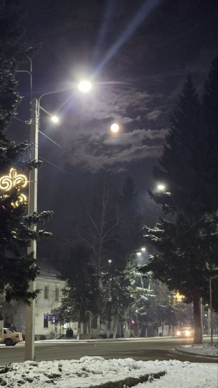 Сегодняшняя Луна, вид из Горно-Алтайска