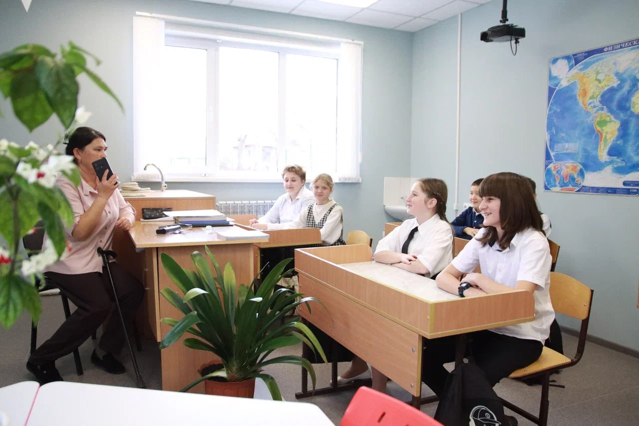 Эжер Ялбаков осмотрел обновленные здания детского сада в Чемале и школы в Аюле Эжер Ялбаков осмотрел обновленные здания детского сада в Чемале и школы в Аюле