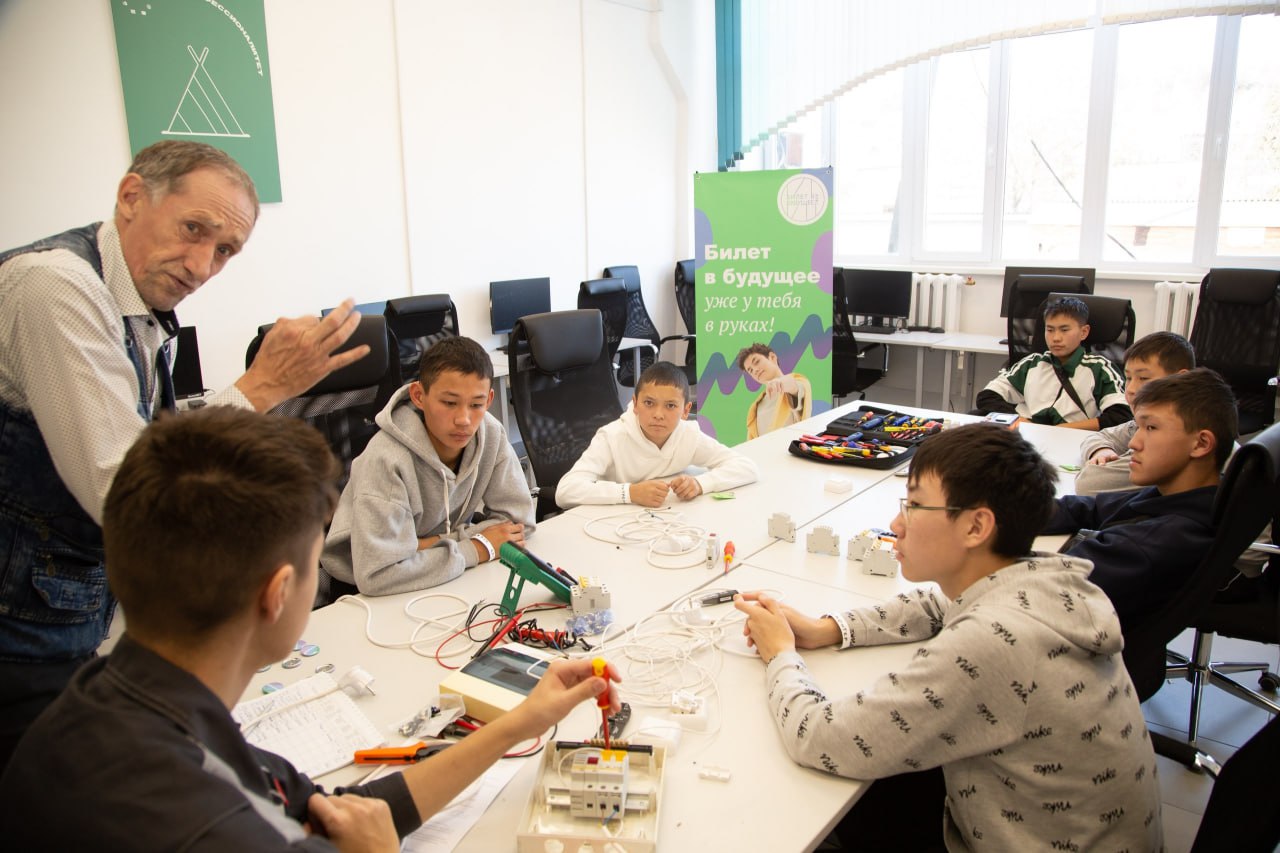 Старшеклассники получают уникальный шанс погрузиться в мир профессий вместе с проектом #БилетВБудущее Старшеклассники получают уникальный шанс погрузиться в мир профессий вместе с проектом #БилетВБудущее