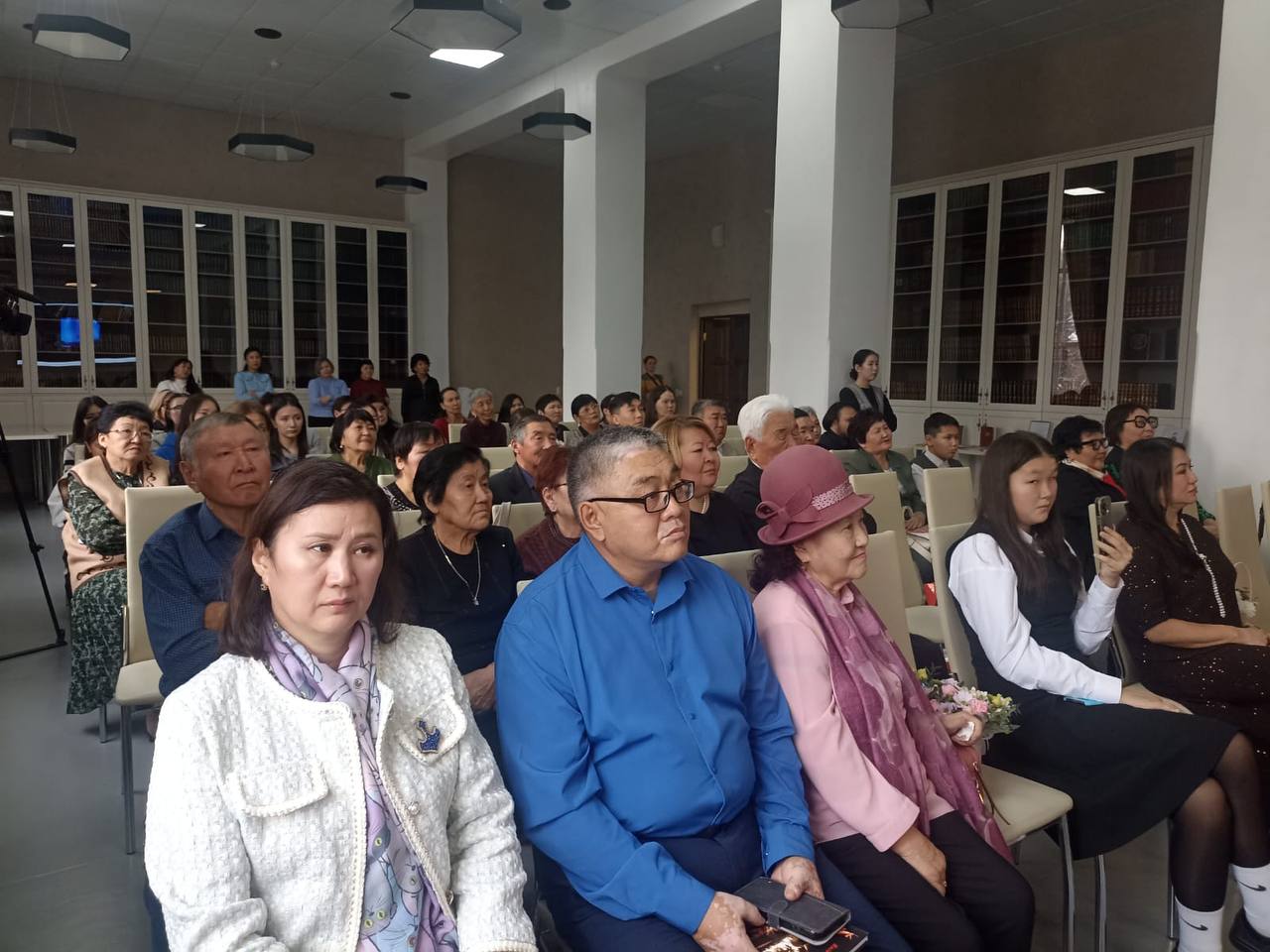 В национальной библиотеке проходит день творчества Байрама Суркашева