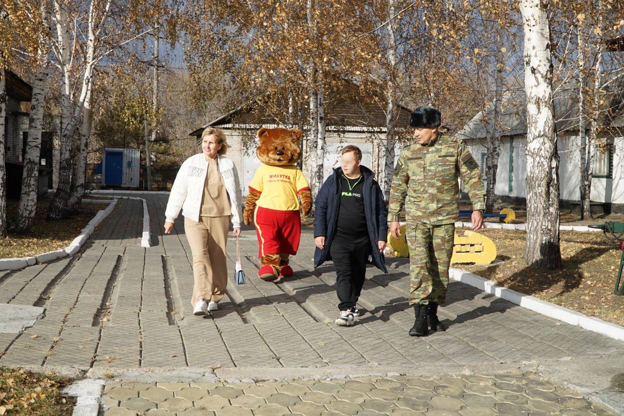 Сотрудники отдела специального назначения «Легион» УФСИН России по Алтайскому краю исполнили мечту особенного ребенка Сотрудники отдела специального назначения «Легион» УФСИН России по Алтайскому краю исполнили мечту особенного ребенка