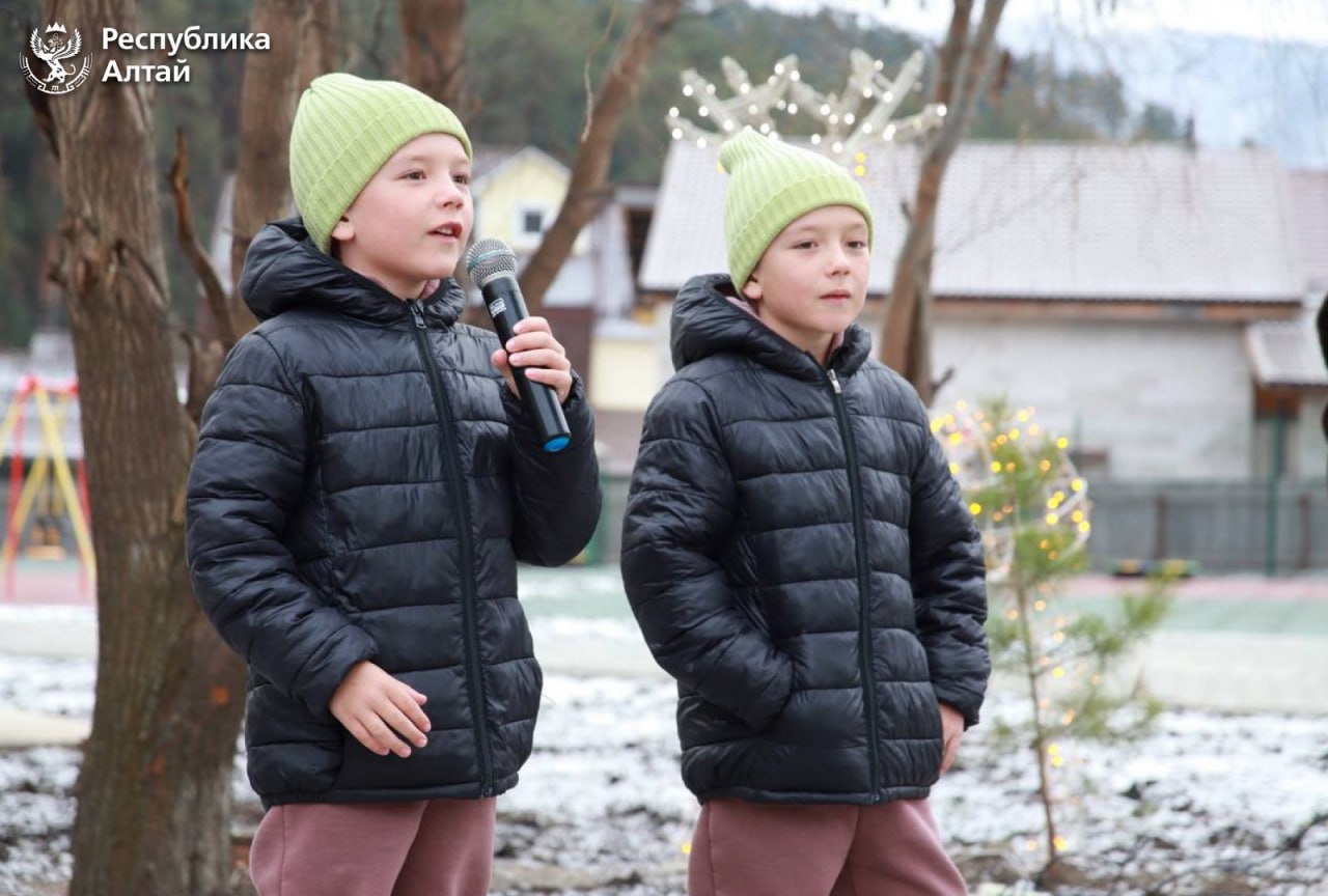 Глава Республики Алтай Андрей Турчак принял участие в открытии детского сада «Медвежонок» в Чемале Глава Республики Алтай Андрей Турчак принял участие в открытии детского сада «Медвежонок» в Чемале