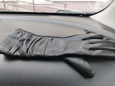 Сегодня утром, 07.11. была утеряна правая перчатка на парковке возле ТЦ Панарама