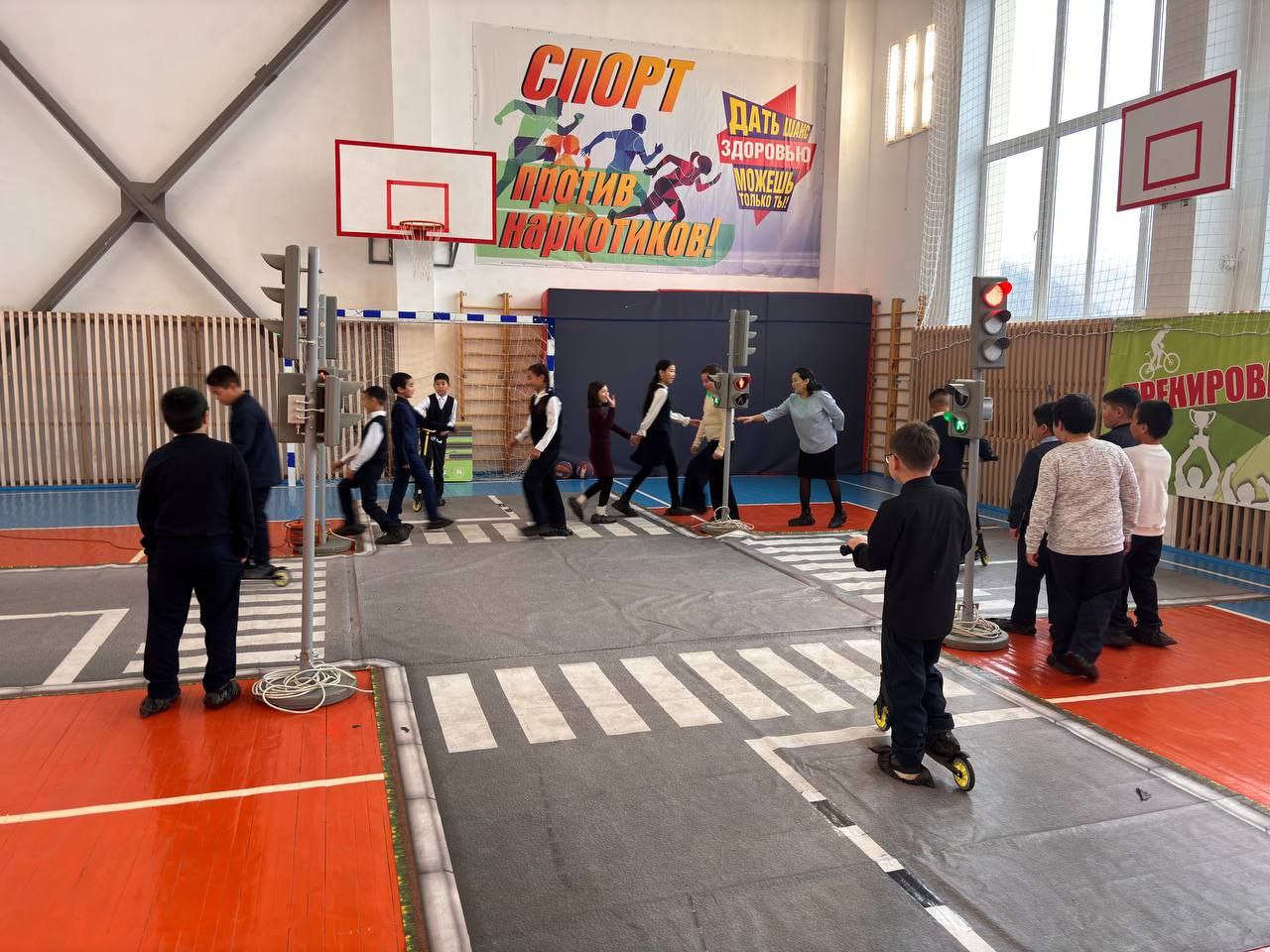 Практическое занятие по изучению ПДД с использованием мобильного комплекса «Лаборатория безопасности» прошло в Усть-Канском районе Практическое занятие по изучению ПДД с использованием мобильного комплекса «Лаборатория безопасности» прошло в Усть-Канском районе