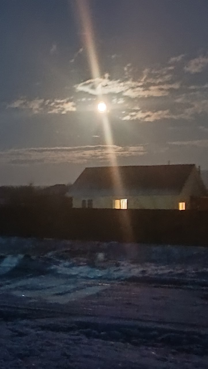 И ещё вчерашняя Луна от подписчика