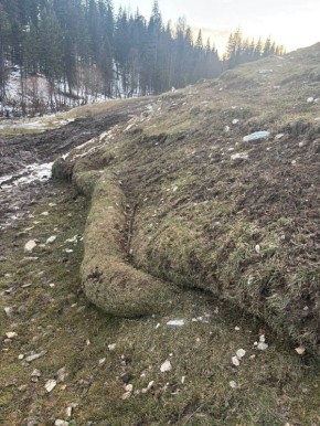 Оползень в селе Каспа вокруг дома алтайского писателя Кугея Чырбыкчиновича Телесова по улице Чанкыр, 1